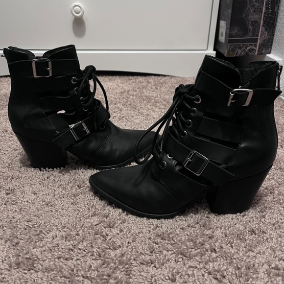 Steve Madden - Picture 2 of 4